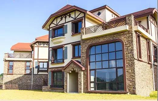 金屬雕花板建筑發(fā)生滲漏該怎么辦？